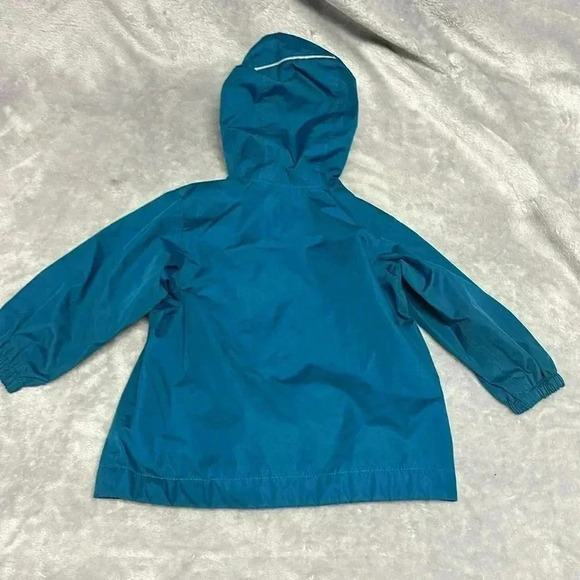 MEC - Infant/Toddler hooded windbreaker/rain jacket. - Picture 4 of 7